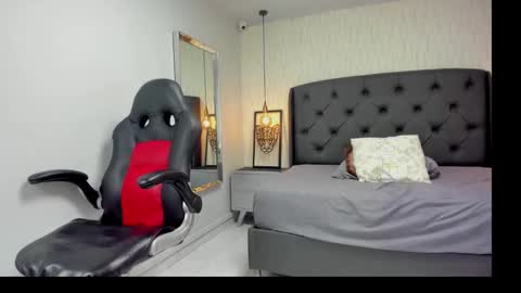 Snapshot of katiamoss1 chatting on October 23, 12:43 am KATIA online show from October 23, 12:43 am