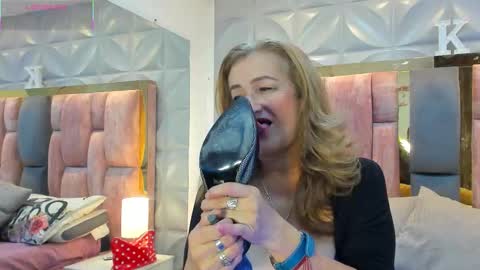 Snapshot of katiaromero chatting on September 23, 4:59 am KATIA ROMERO online show from September 23, 4:59 am