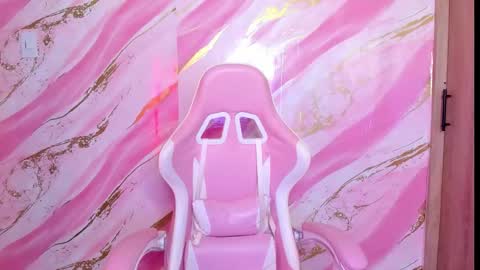 Snapshot of katie_boss2 chatting on December 14, 12:49 am Katie online show from December 14, 12:49 am