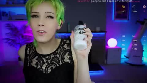 Snapshot of katie_cutie_ts chatting on October 28, 8:33 pm Katie online show from October 28, 8:33 pm