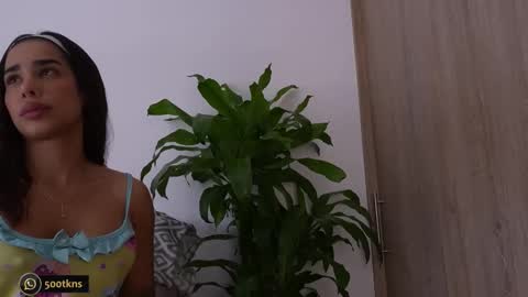 Snapshot of katiecruz_ chatting on January 5, 5:27 pm Katie online show from January 5, 5:27 pm