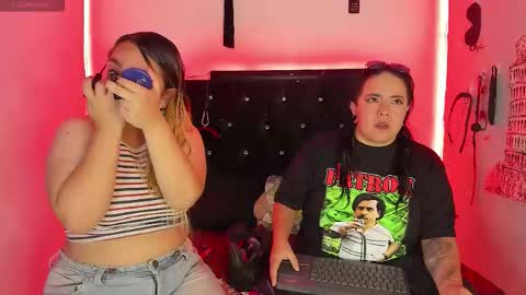 Snapshot of katieeandsharon chatting on March 2, 12:34 pm SHARON KATIEE online show from March 2, 12:34 pm