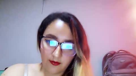 Snapshot of katieeandsharon chatting on March 24, 9:42 pm SHARON KATIEE online show from March 24, 9:42 pm