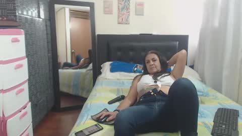 Snapshot of katiehotx chatting on February 8, 7:05 pm katie online show from February 8, 7:05 pm