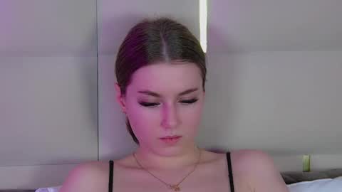 katiereeves online show from November 25, 6:08 pm