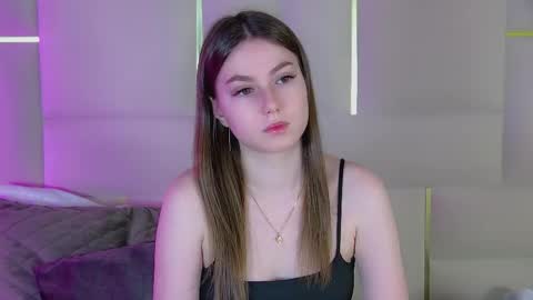 katiereeves online show from February 6, 4:17 am