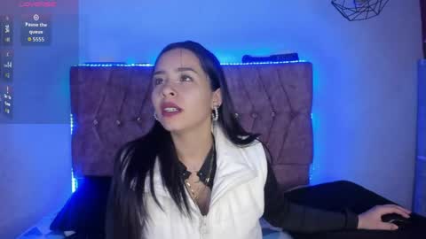 Snapshot of katiie_m chatting on May 6, 9:25 am Katie online show from May 6, 9:25 am