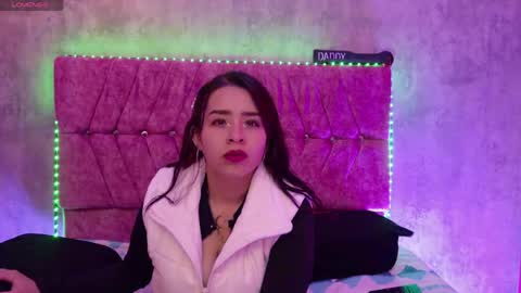 Snapshot of katiie_m chatting on May 21, 8:43 am Katie online show from May 21, 8:43 am