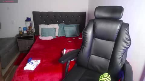 Snapshot of katik_11sexhot chatting on October 19, 1:39 am Daniela online show from October 19, 1:39 am