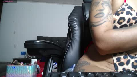 Snapshot of katik_11sexhot chatting on November 5, 2:11 am Daniela online show from November 5, 2:11 am