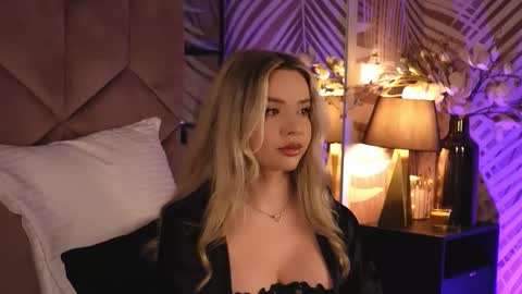 KatJolie online show from December 3, 9:35 pm