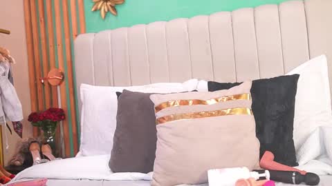 Snapshot of katlyn_martins chatting on November 1, 6:21 pm K A T L Y N online show from November 1, 6:21 pm