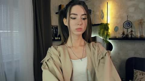 Kate Aurora online show from April 2, 8:01 am