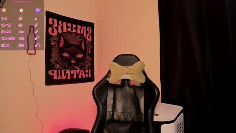 Katrina Ricci online show from December 15, 4:00 pm