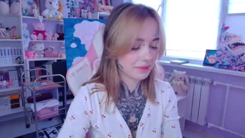 Snapshot of katrinwaifu chatting on October 1, 1:17 pm Katrin online show from October 1, 1:17 pm