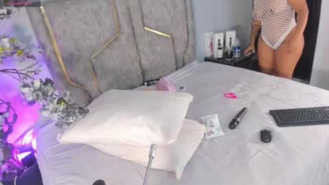 Snapshot of kattejordan chatting on December 18, 3:45 am Katerine online show from December 18, 3:45 am