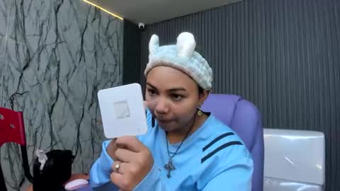 Snapshot of katteyes_ chatting on March 23, 8:13 pm katteyes_ online show from March 23, 8:13 pm