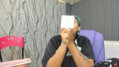 Snapshot of katteyes_ chatting on April 2, 9:01 pm katteyes_ online show from April 2, 9:01 pm