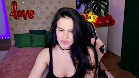 KattieSims online show from February 12, 8:29 pm