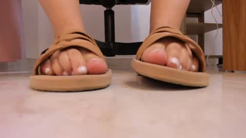 Snapshot of katty_feet_ chatting on May 6, 7:41 pm Katty online show from May 6, 7:41 pm