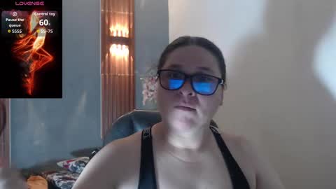 Snapshot of katty_findom_ chatting on October 14, 12:28 pm katty online show from October 14, 12:28 pm