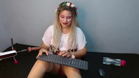 Katty Loveless online show from October 12, 5:50 am