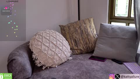 Katty online show from December 6, 9:35 pm