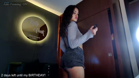 Snapshot of kattypark_ chatting on January 17, 12:20 am Hello Katty lovers online show from January 17, 12:20 am