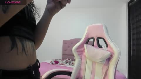 Snapshot of kattysweet__ chatting on November 3, 2:07 pm online show from November 3, 2:07 pm