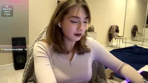 Snapshot of katy653394 chatting on March 21, 8:23 pm Olivia online show from March 21, 8:23 pm