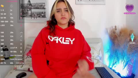 Snapshot of katy_giil chatting on December 12, 8:43 pm Katy online show from December 12, 8:43 pm