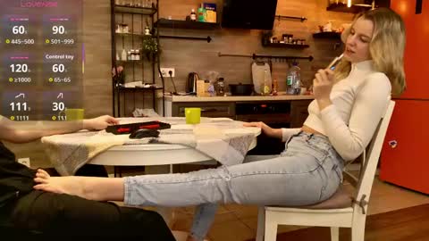 Snapshot of katyacherryy chatting on April 18, 7:01 am Katya online show from April 18, 7:01 am