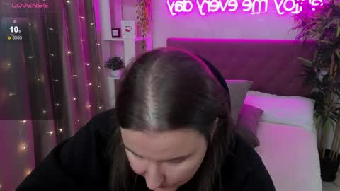 Kate online show from May 12, 6:32 am