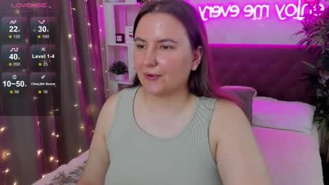 Snapshot of katyaneilson chatting on June 20, 5:43 am Kate online show from June 20, 5:43 am