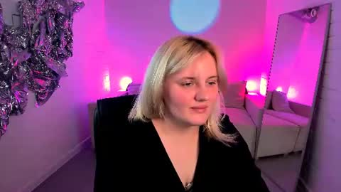 Snapshot of katybriggs chatting on June 29, 5:14 am Katy online show from June 29, 5:14 am