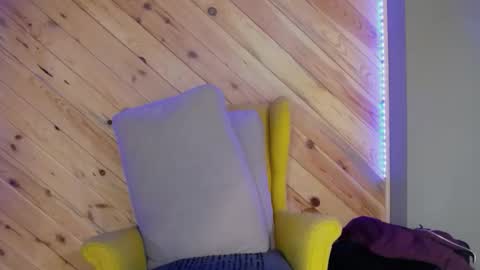 Snapshot of katylinee chatting on March 25, 3:29 pm Katyline online show from March 25, 3:29 pm