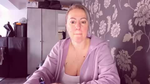 Snapshot of katynextdoor chatting on February 16, 1:51 pm Katy online show from February 16, 1:51 pm