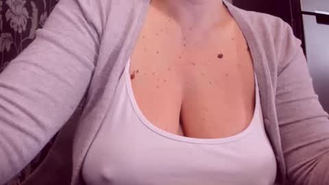 Snapshot of katynextdoor chatting on February 24, 6:22 am Katy online show from February 24, 6:22 am