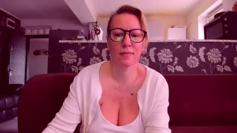 Snapshot of katynextdoor chatting on March 24, 6:18 am Katy online show from March 24, 6:18 am