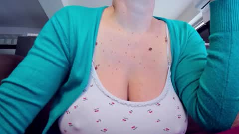 Snapshot of katynextdoor chatting on March 31, 6:03 am Katy online show from March 31, 6:03 am