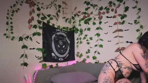 Mia online show from January 7, 7:55 am