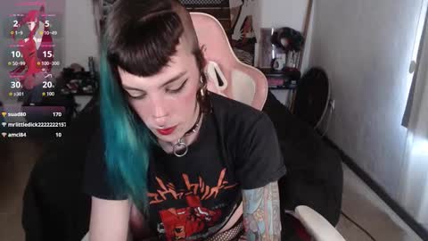 luna   online show from December 3, 6:28 pm