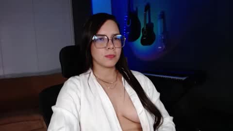 Kay online show from February 5, 1:43 am