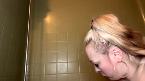 kay_la online show from September 16, 6:47 am