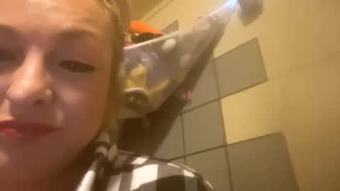 Snapshot of kay_la chatting on March 16, 12:20 pm kay_la online show from March 16, 12:20 pm