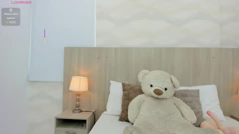   online show from November 22, 11:20 am