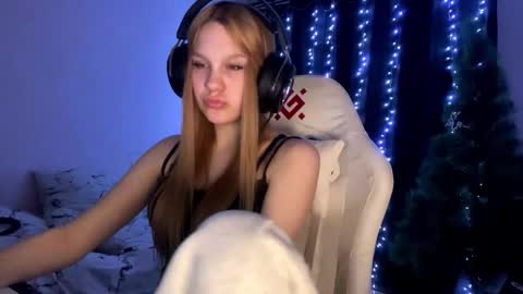 Amia online show from February 19, 6:04 pm