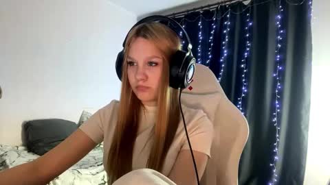 Amia online show from March 13, 5:41 pm