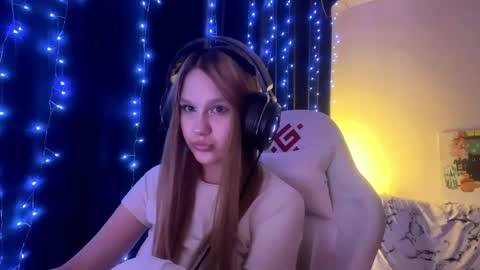 Amia online show from May 9, 3:39 pm