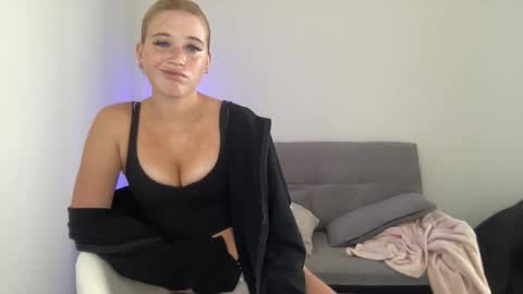 Snapshot of kaylababyxoo chatting on October 31, 8:43 pm kaylababyxoo online show from October 31, 8:43 pm